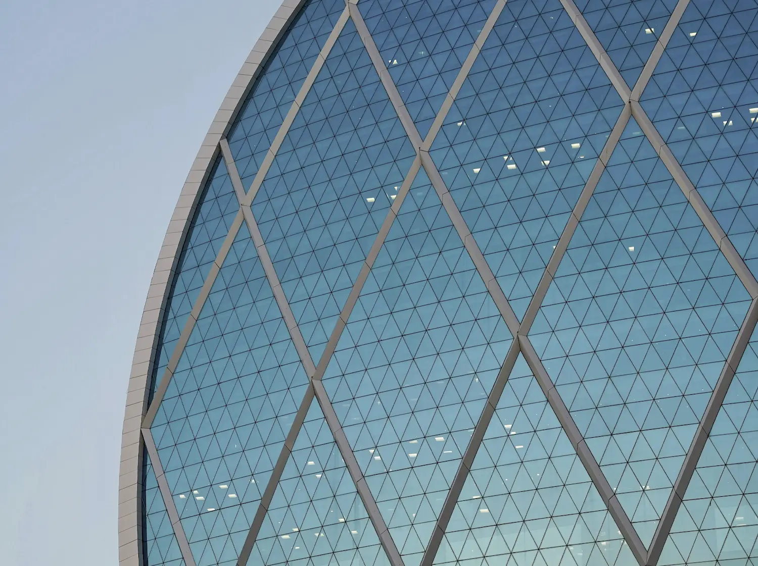 مبنى المقر الرئيسي لـ Aldar في شاطئ الراحة بأبوظبي